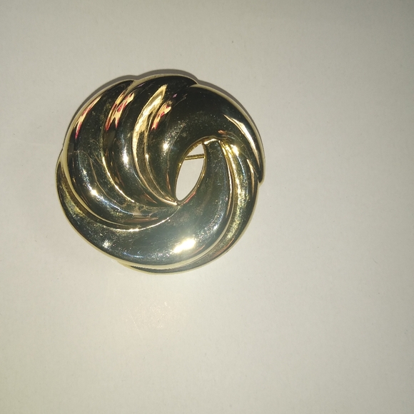 Jewelry - GOld tone swirl brooch Vintage Substantial Classic Scrolls Wave Golden c…